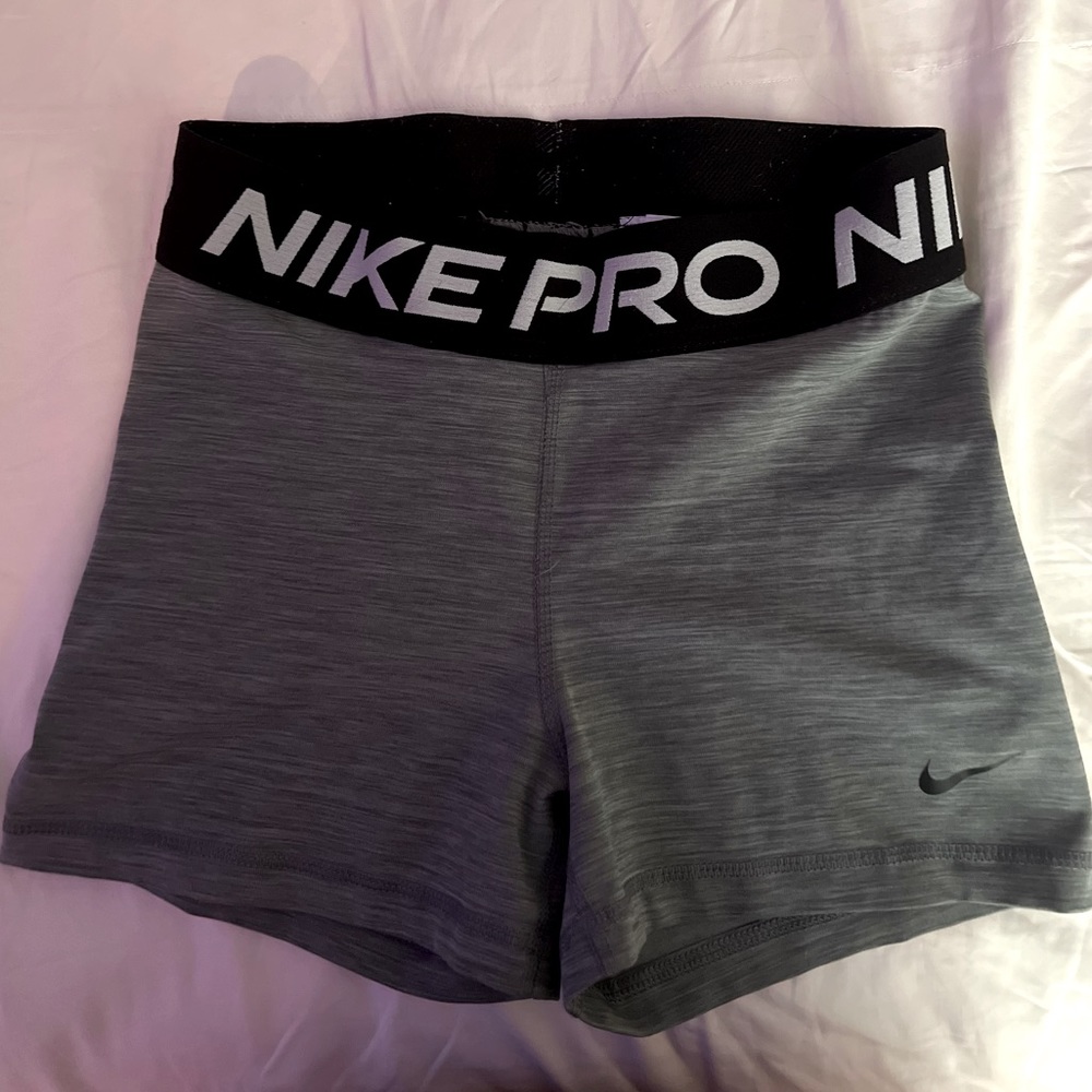 women’s grey nike pros